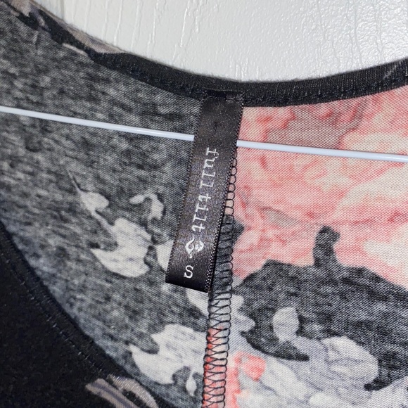 Asymmetrical floral dress - Picture 2 of 3